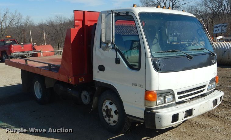 image for item DH6364 1995 Isuzu NPR flatbed truck