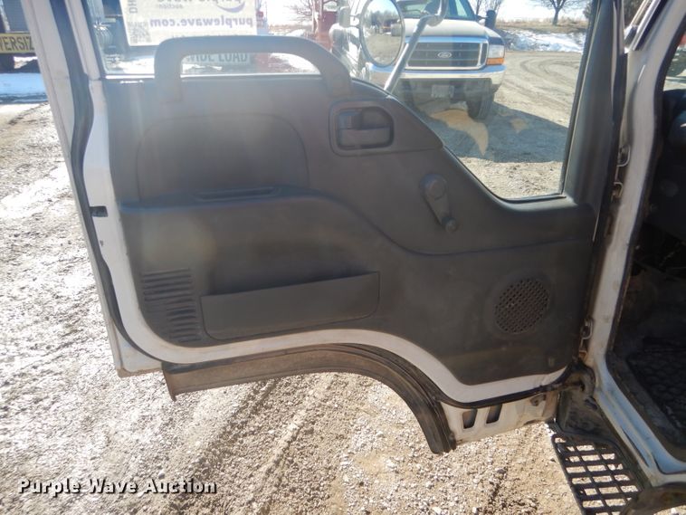 image for item DH6364 1995 Isuzu NPR flatbed truck