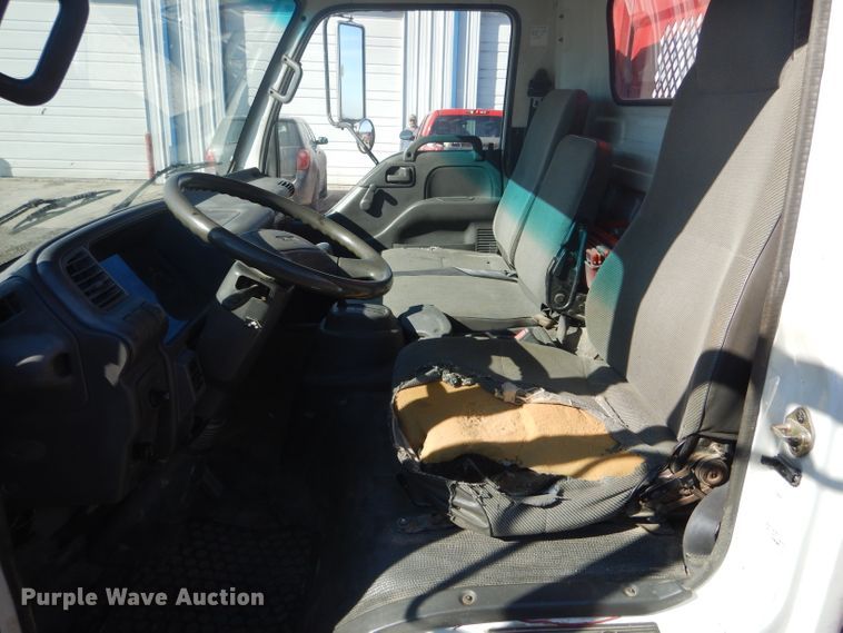 image for item DH6364 1995 Isuzu NPR flatbed truck