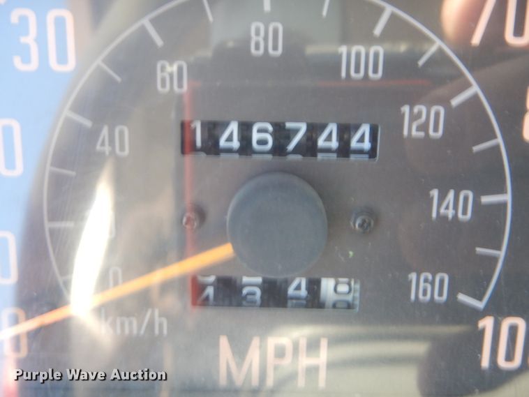 image for item DH6364 1995 Isuzu NPR flatbed truck