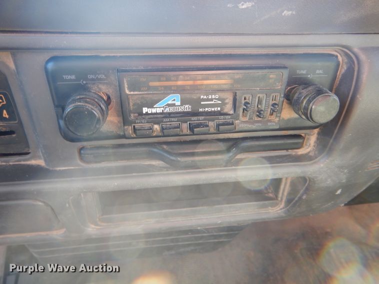 image for item DH6364 1995 Isuzu NPR flatbed truck