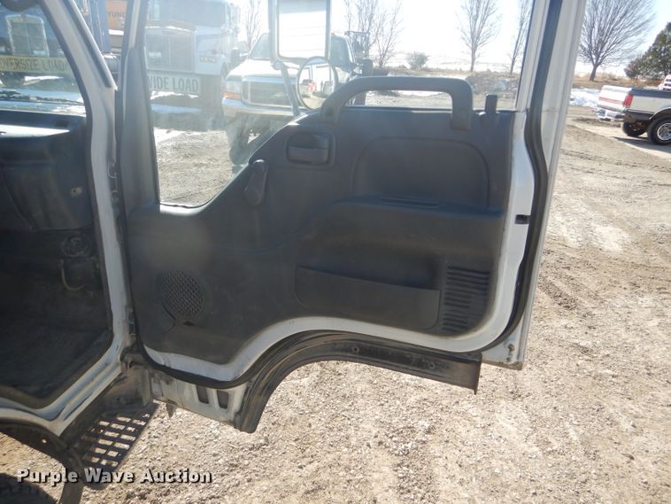 image for item DH6364 1995 Isuzu NPR flatbed truck