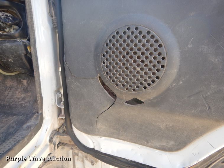 image for item DH6364 1995 Isuzu NPR flatbed truck