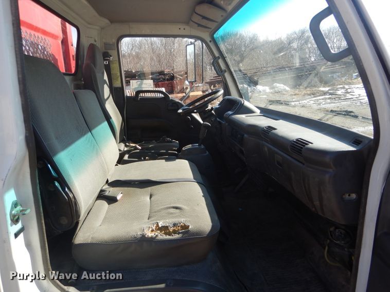 image for item DH6364 1995 Isuzu NPR flatbed truck