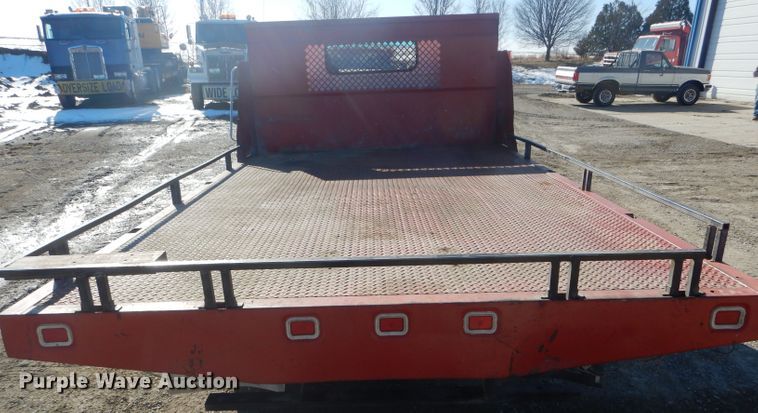 image for item DH6364 1995 Isuzu NPR flatbed truck