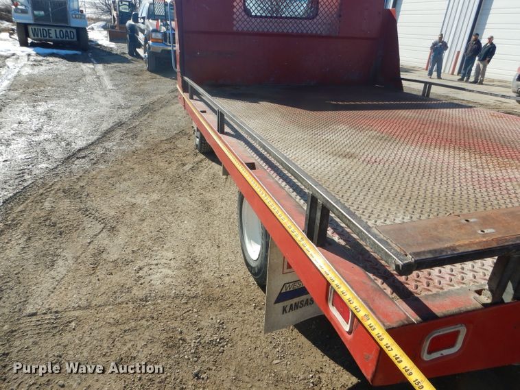 image for item DH6364 1995 Isuzu NPR flatbed truck