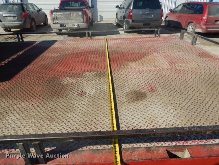 image for item DH6364 1995 Isuzu NPR flatbed truck