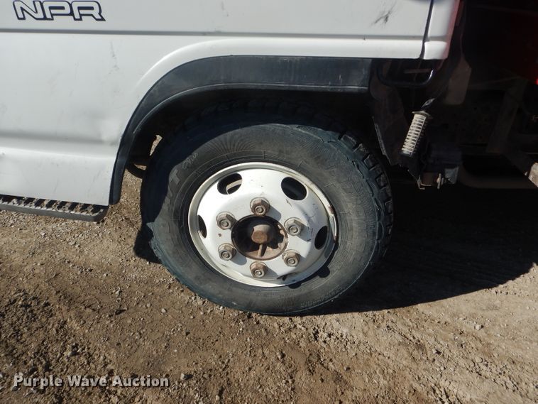 image for item DH6364 1995 Isuzu NPR flatbed truck