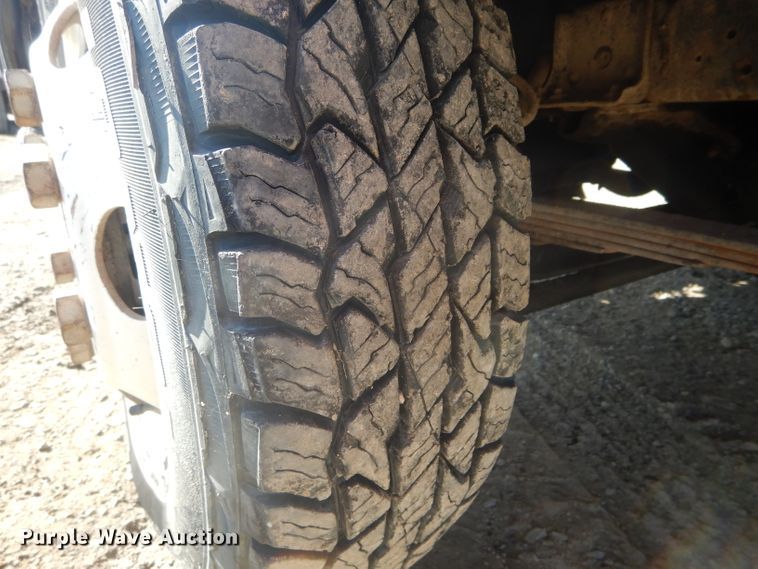 image for item DH6364 1995 Isuzu NPR flatbed truck