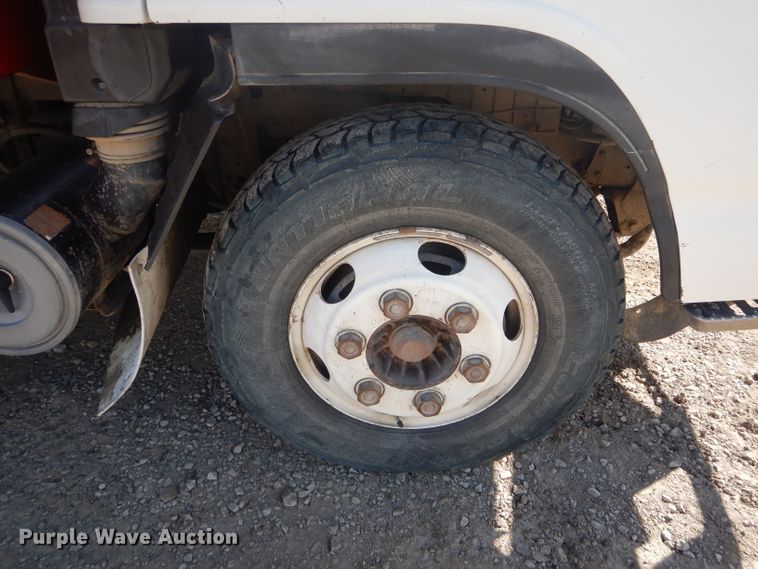 image for item DH6364 1995 Isuzu NPR flatbed truck