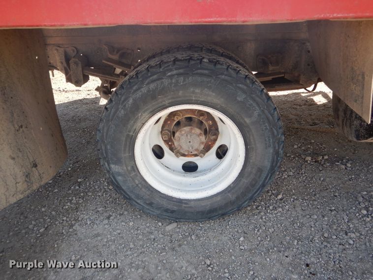 image for item DH6364 1995 Isuzu NPR flatbed truck