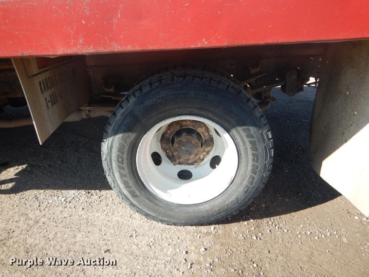 image for item DH6364 1995 Isuzu NPR flatbed truck