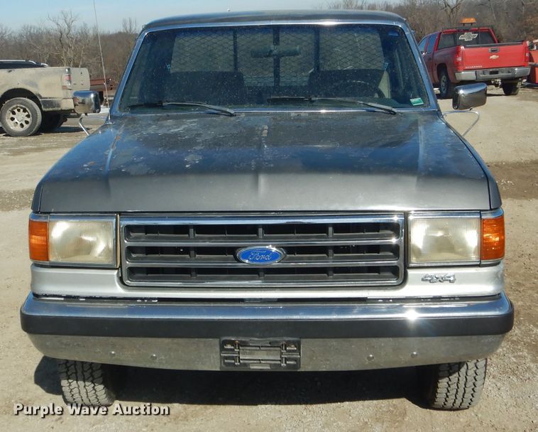image for item DH6366 1990 Ford F150 XLT Lariat pickup truck