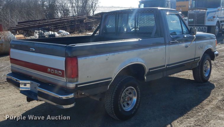 image for item DH6366 1990 Ford F150 XLT Lariat pickup truck