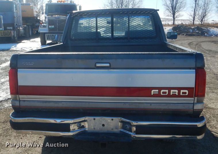 image for item DH6366 1990 Ford F150 XLT Lariat pickup truck