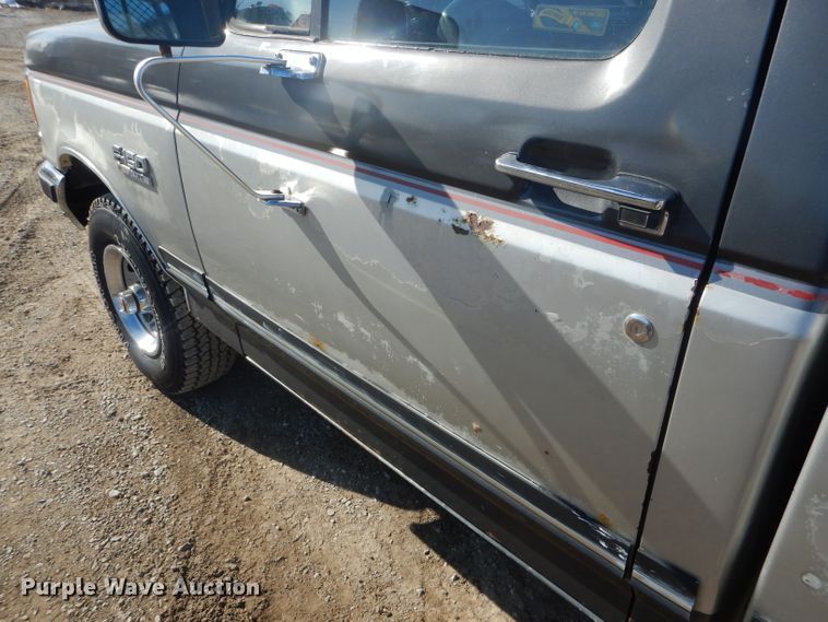 image for item DH6366 1990 Ford F150 XLT Lariat pickup truck