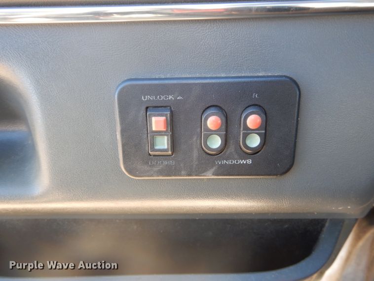 image for item DH6366 1990 Ford F150 XLT Lariat pickup truck