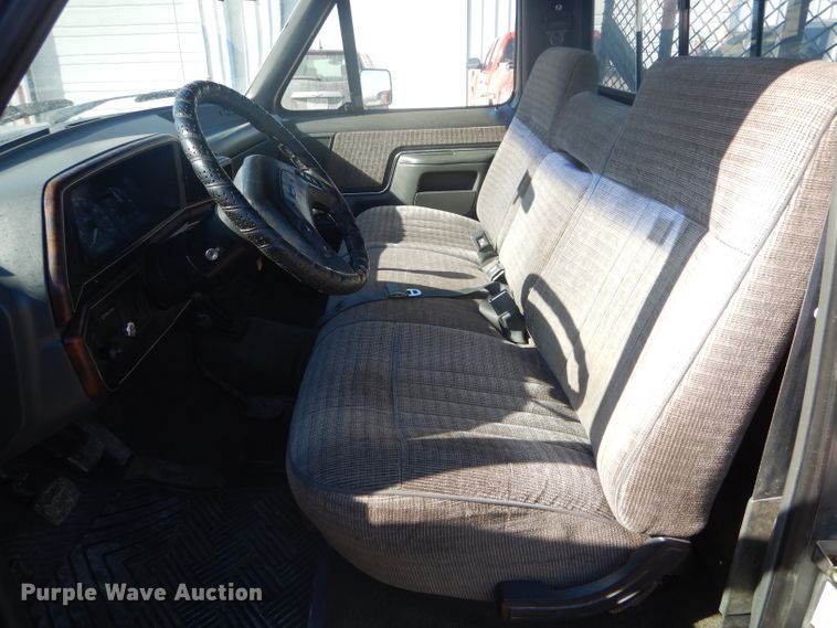 image for item DH6366 1990 Ford F150 XLT Lariat pickup truck