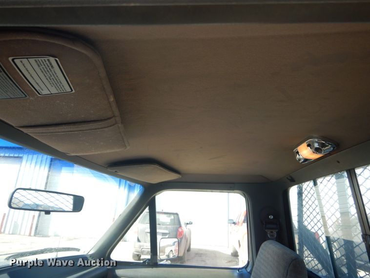 image for item DH6366 1990 Ford F150 XLT Lariat pickup truck