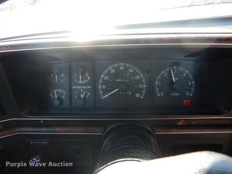 image for item DH6366 1990 Ford F150 XLT Lariat pickup truck