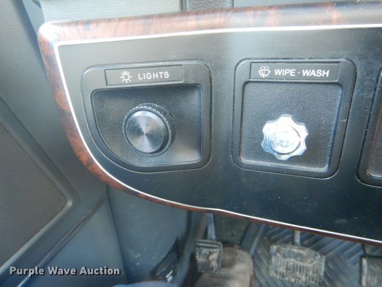 image for item DH6366 1990 Ford F150 XLT Lariat pickup truck