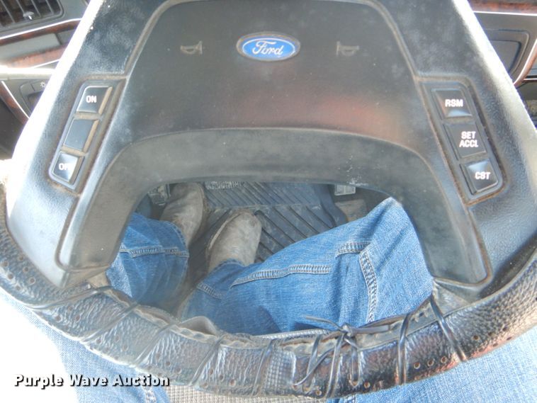 image for item DH6366 1990 Ford F150 XLT Lariat pickup truck