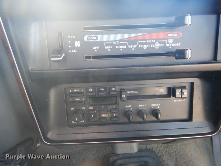 image for item DH6366 1990 Ford F150 XLT Lariat pickup truck