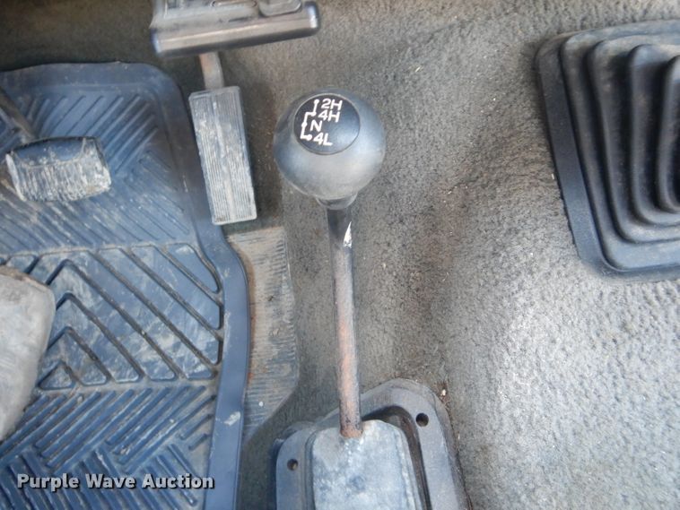 image for item DH6366 1990 Ford F150 XLT Lariat pickup truck