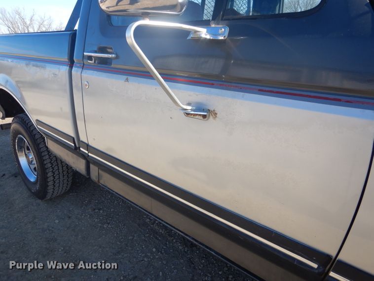image for item DH6366 1990 Ford F150 XLT Lariat pickup truck
