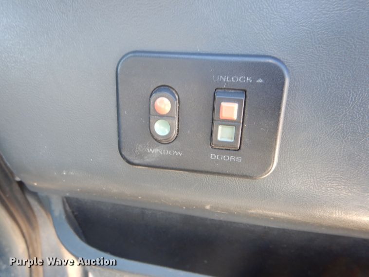 image for item DH6366 1990 Ford F150 XLT Lariat pickup truck