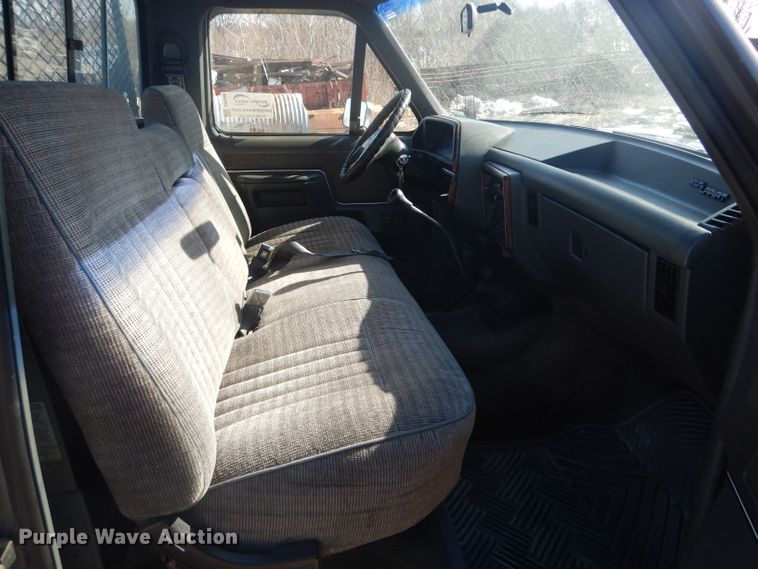 image for item DH6366 1990 Ford F150 XLT Lariat pickup truck