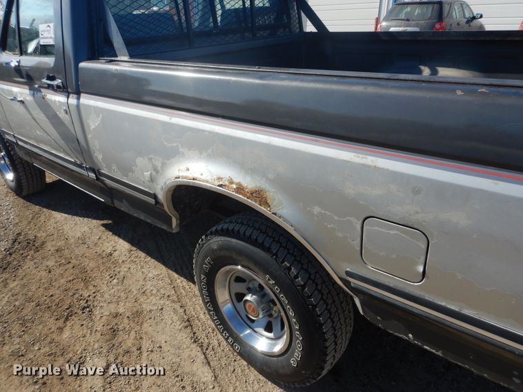 image for item DH6366 1990 Ford F150 XLT Lariat pickup truck