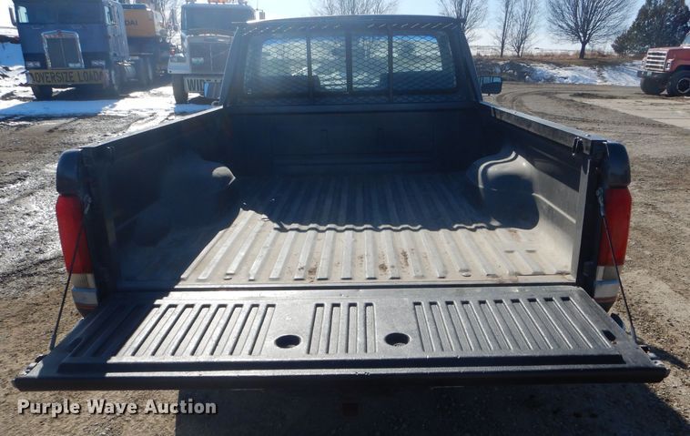 image for item DH6366 1990 Ford F150 XLT Lariat pickup truck