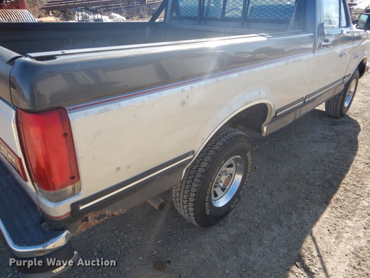 image for item DH6366 1990 Ford F150 XLT Lariat pickup truck