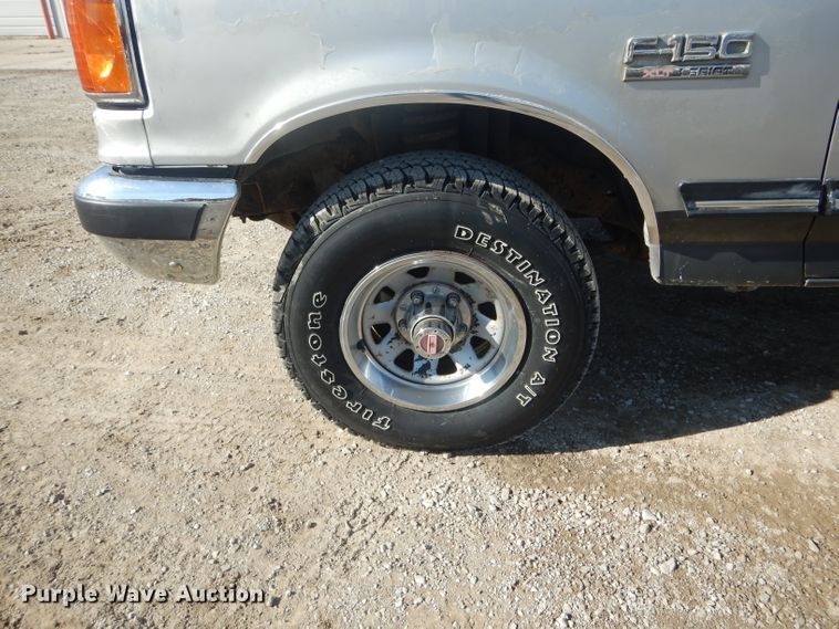 image for item DH6366 1990 Ford F150 XLT Lariat pickup truck