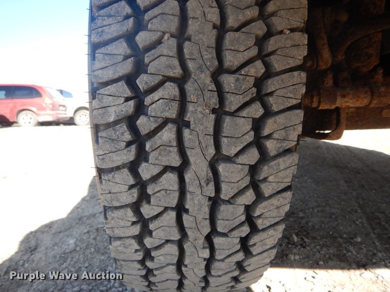 image for item DH6366 1990 Ford F150 XLT Lariat pickup truck