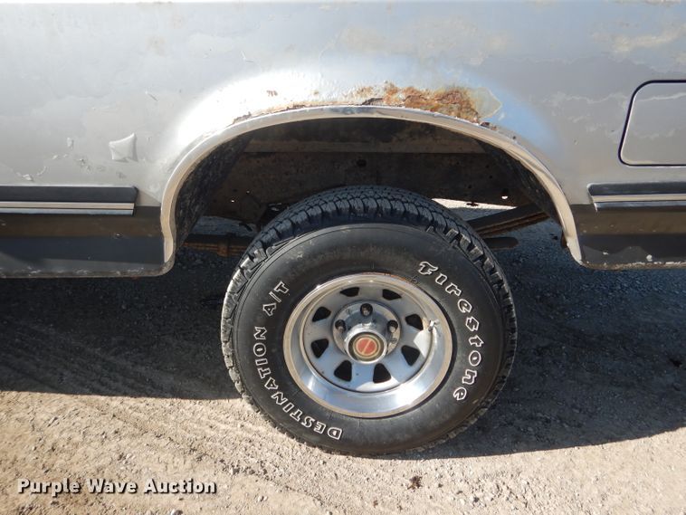 image for item DH6366 1990 Ford F150 XLT Lariat pickup truck