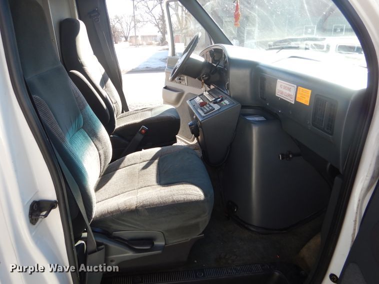 image for item DH6371 1994 Ford Econoline E350 ambulance