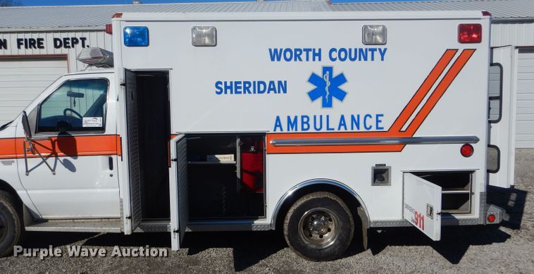 image for item DH6371 1994 Ford Econoline E350 ambulance