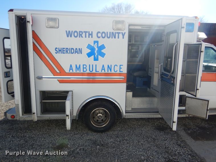 image for item DH6371 1994 Ford Econoline E350 ambulance