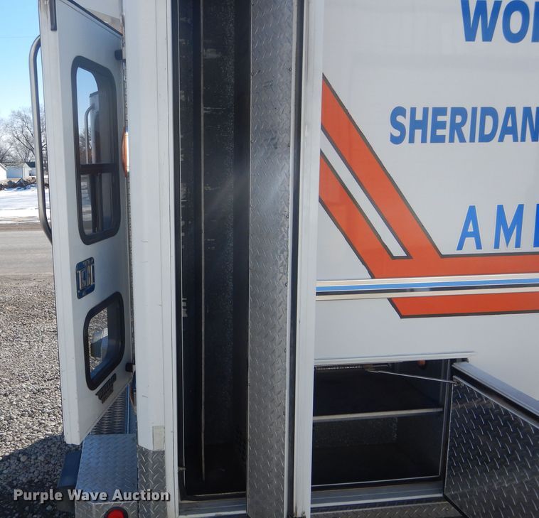 image for item DH6371 1994 Ford Econoline E350 ambulance