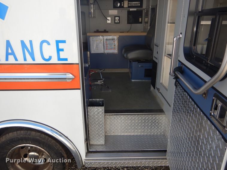 image for item DH6371 1994 Ford Econoline E350 ambulance