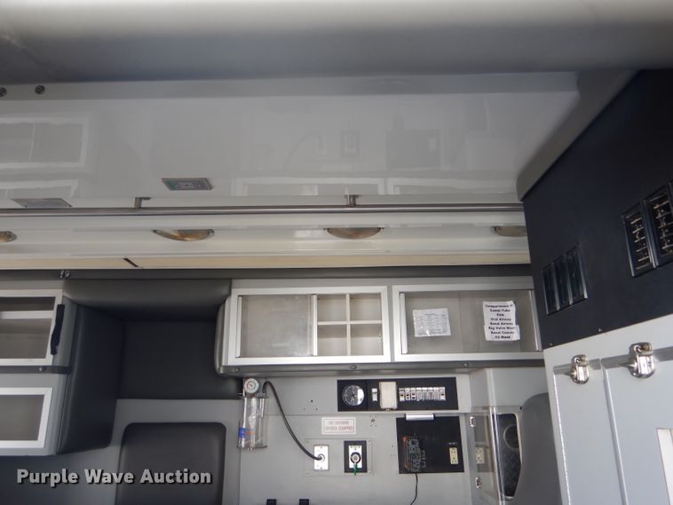 image for item DH6371 1994 Ford Econoline E350 ambulance