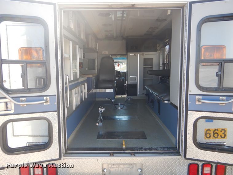 image for item DH6371 1994 Ford Econoline E350 ambulance