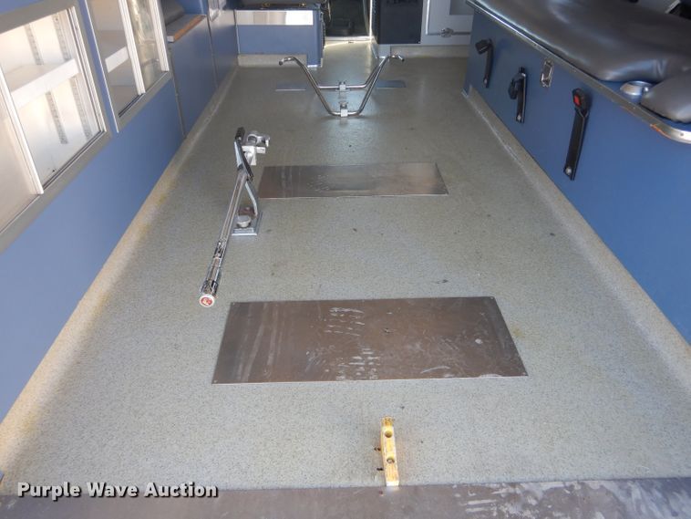 image for item DH6371 1994 Ford Econoline E350 ambulance