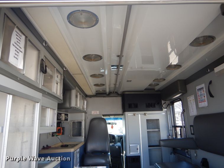 image for item DH6371 1994 Ford Econoline E350 ambulance