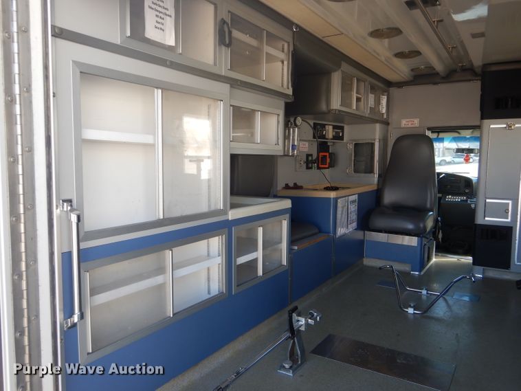 image for item DH6371 1994 Ford Econoline E350 ambulance