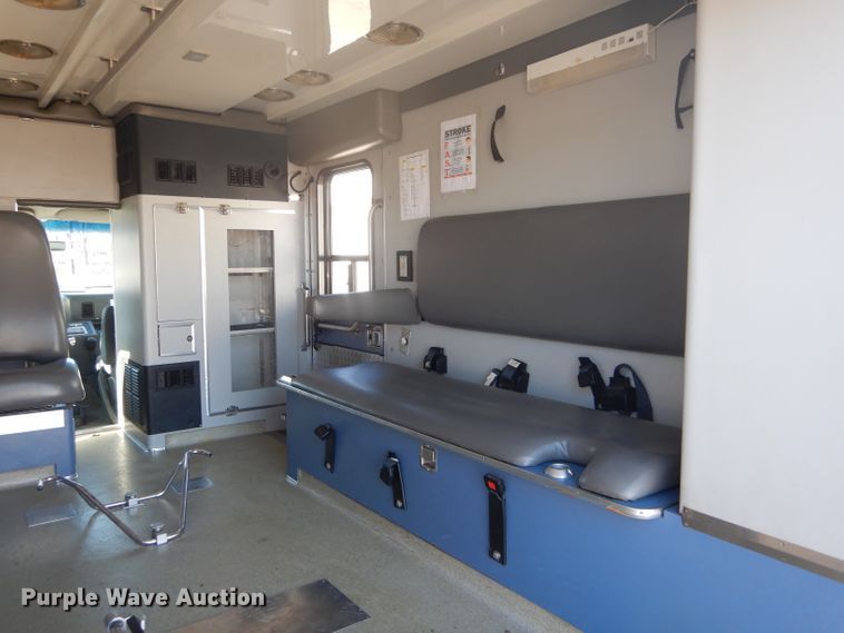 image for item DH6371 1994 Ford Econoline E350 ambulance