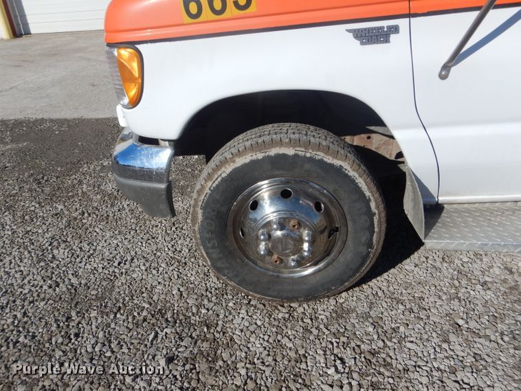 image for item DH6371 1994 Ford Econoline E350 ambulance