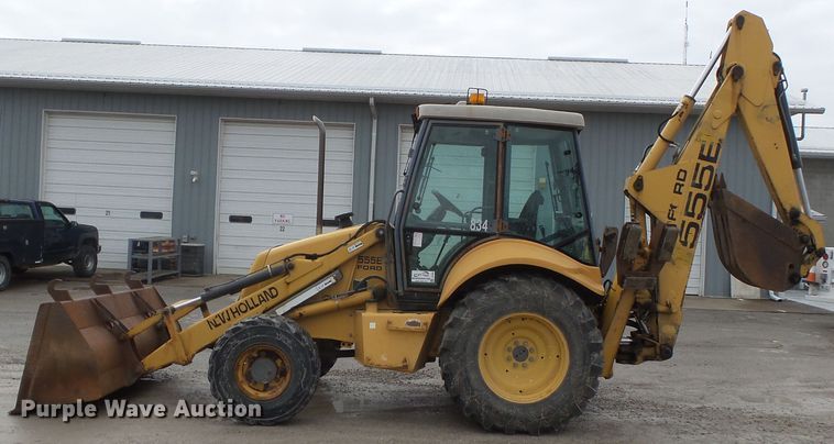 image for item DH7842 New Holland 555E backhoe